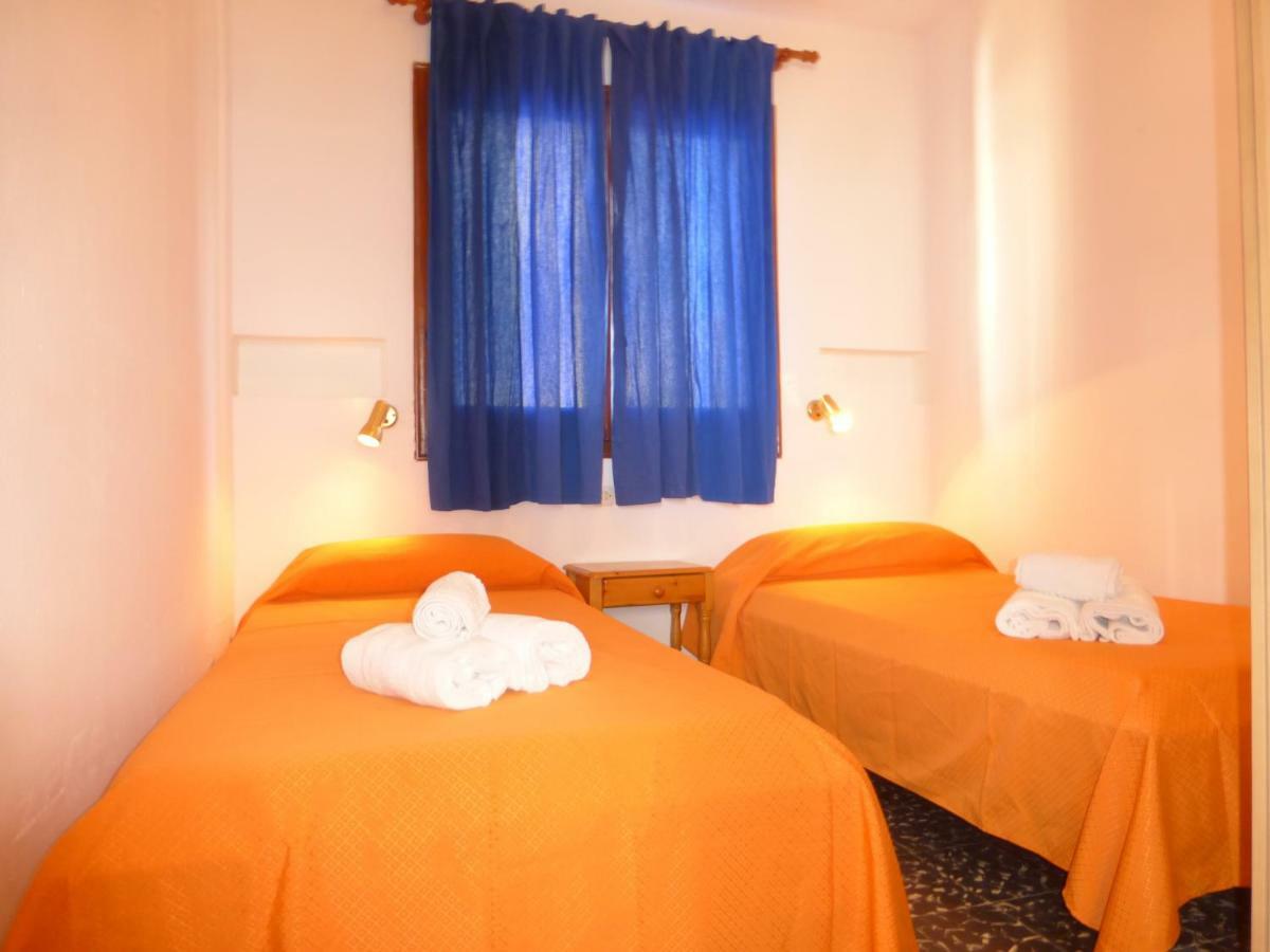 Rentalmar El Capitan Hospitalet De L'Infant Exterior photo